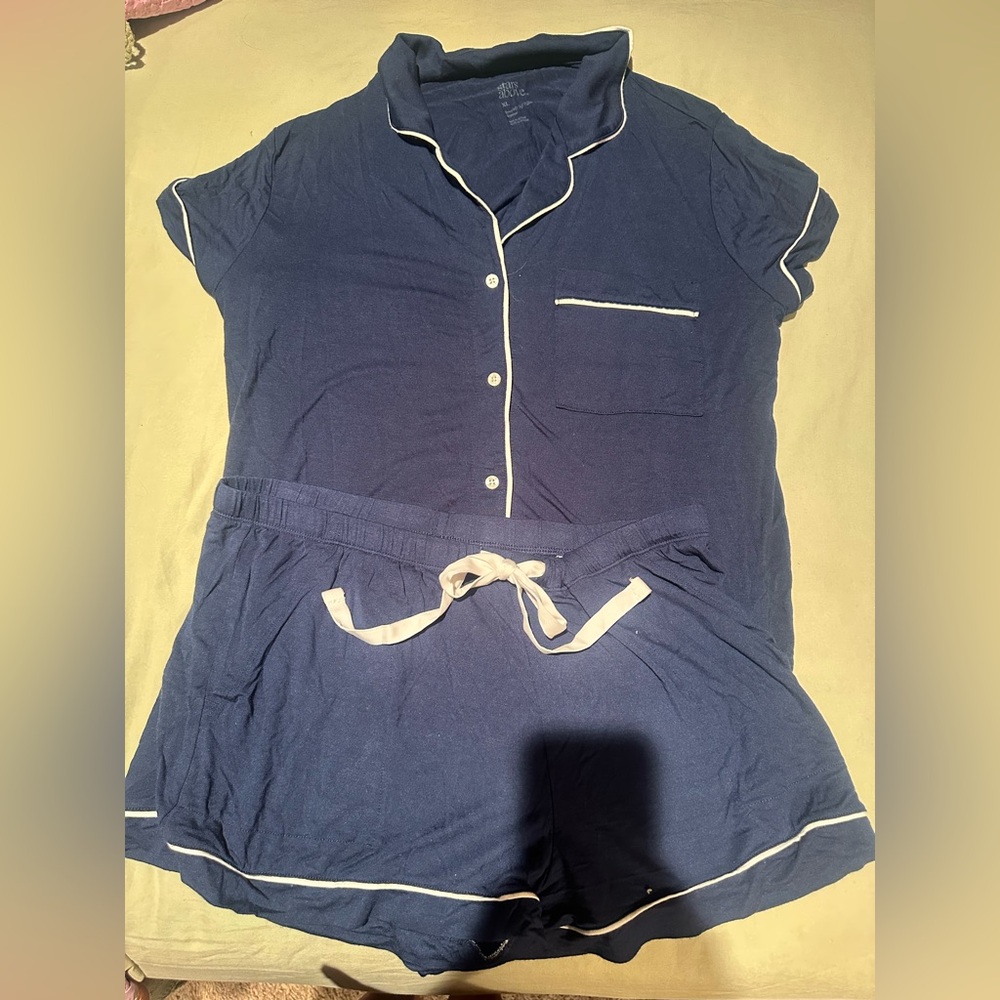 Stars Above Women’s Navy Short Sleeve Pajama Set with White Piping X-Large